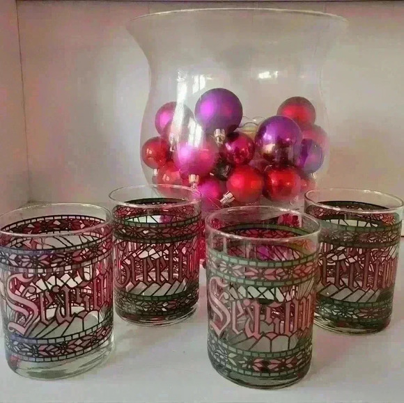 Houze Other - 4-Seasons Greetings Stained Glass DOF